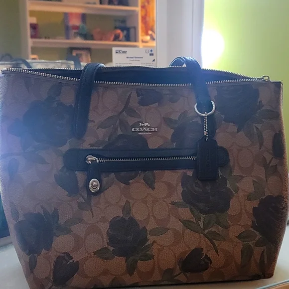 Brand new gently used coach bag Coach | Bags | Gently Used Coach Purse Comes With An Extra  main image 2